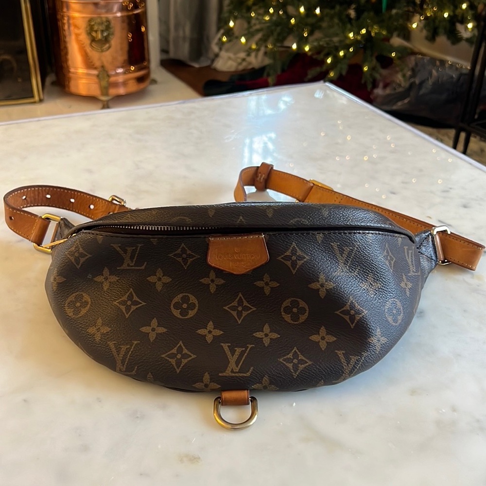 Classic Authentic Louis Vuitton Bumbag Monogrammed Crossbody Purse
